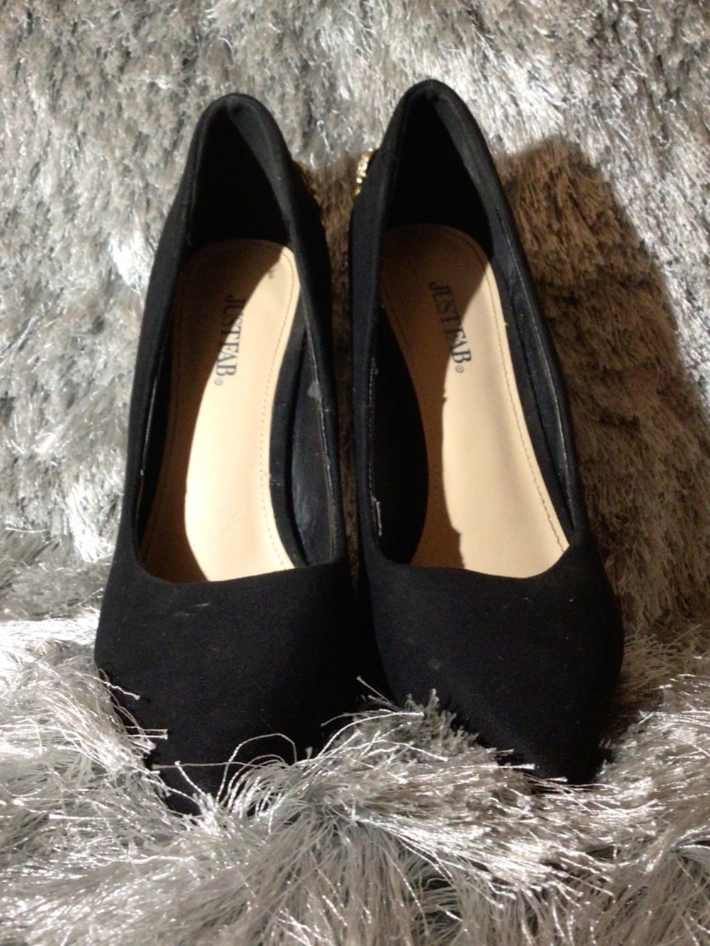 Black pointed toe Satin suede golden rose emblemed heel shoe - Picture 5 of 13